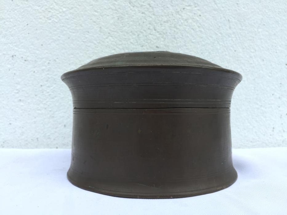 ANTIQUE JEWELRY / COIN / GOLD / BETEL NUT BOX Container Bunker Storage Borneo