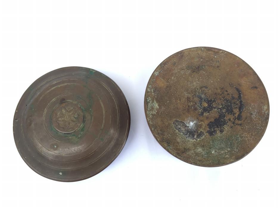ANTIQUE JEWELRY / COIN / GOLD / BETEL NUT BOX Container Bunker Storage Borneo