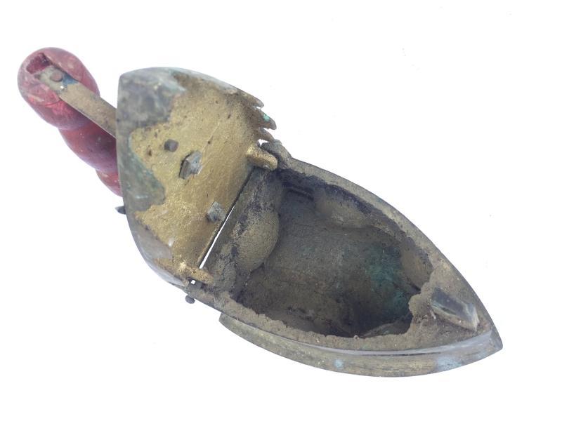 ANTIQUE 3.9 lb CHARCOAL IRON Shirt T-shirt Ironing Brass Bronze Old School Tool
