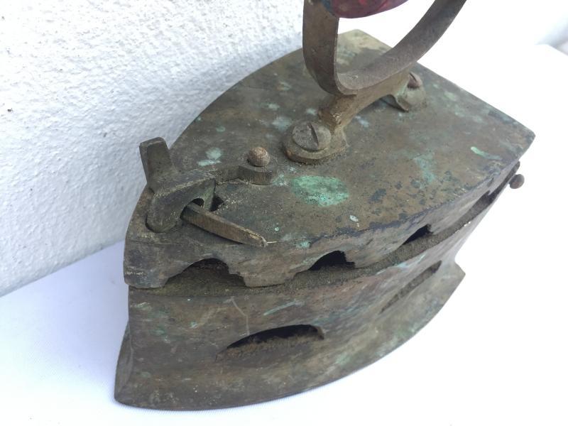 ANTIQUE 3.9 lb CHARCOAL IRON Shirt T-shirt Ironing Brass Bronze Old School Tool