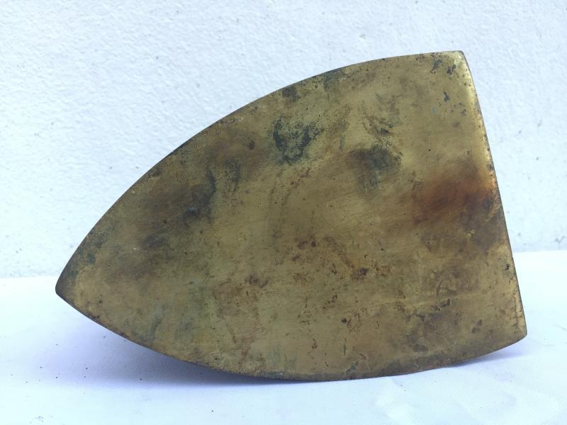 ANTIQUE 3.9 lb CHARCOAL IRON Shirt T-shirt Ironing Brass Bronze Old School Tool