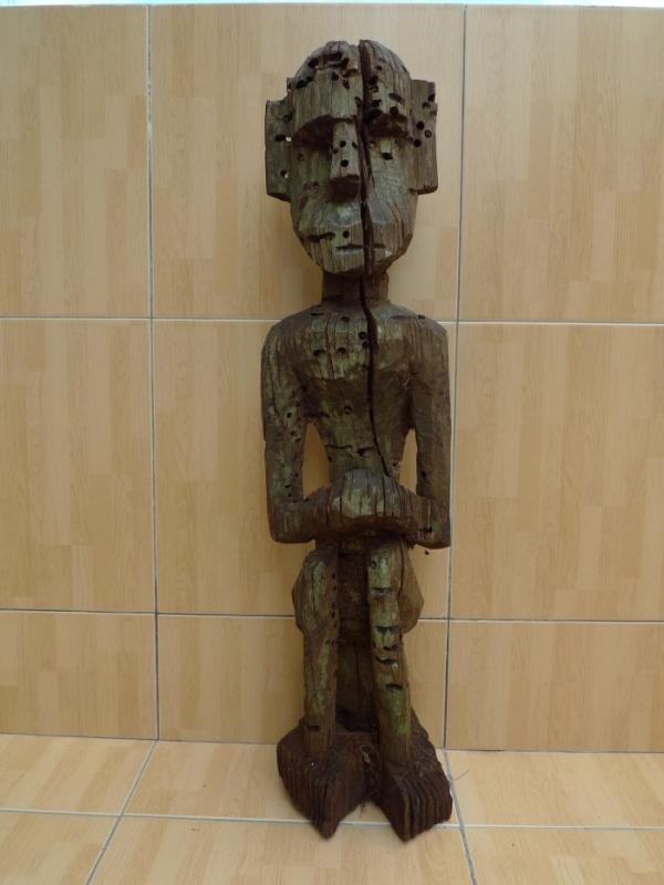 200-300 YEARS ERODED STATUE Bahau Dayak Weathered Primitive Ironwood Figure