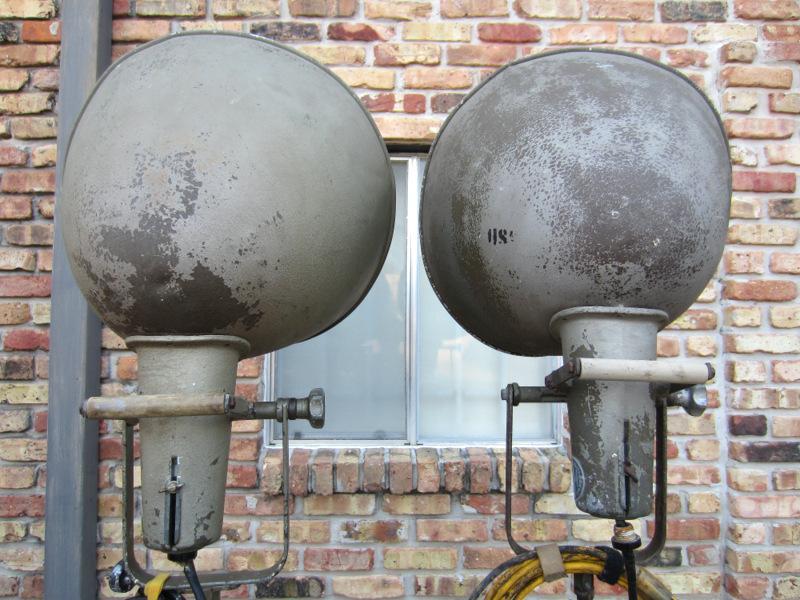 VERY RARE! PAIR OF VINTAGE PHOTOGENIC MACHINE CO. INDUSTRIAL MACHINE AGE STEAM PUNK MID-CENTURY MODERN ADJUSTABLE FLOOR LAMPS FLOODLIGHTS MODEL LIGHT ON IRON WHEEL BASE CASTERS