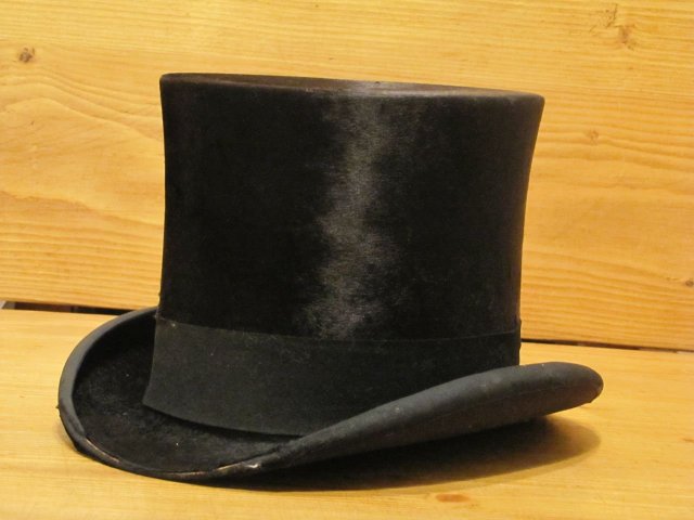 Beaver Top Hat & Leather Hat Box