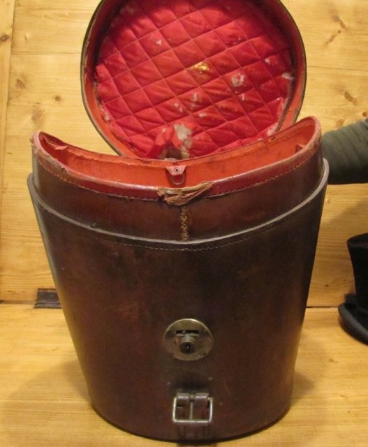 Beaver Top Hat & Leather Hat Box
