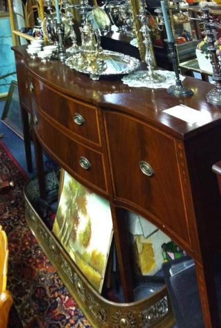 Elegant Hepplewhite Mahogany Sideboard