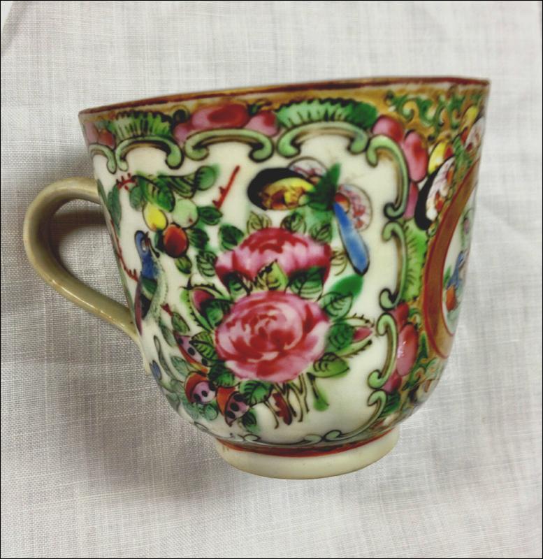 Early 19th Century China Porcelain Rose Medallion Tea Cup 1875