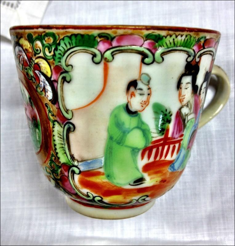 Early 19th Century China Porcelain Rose Medallion Tea Cup 1875