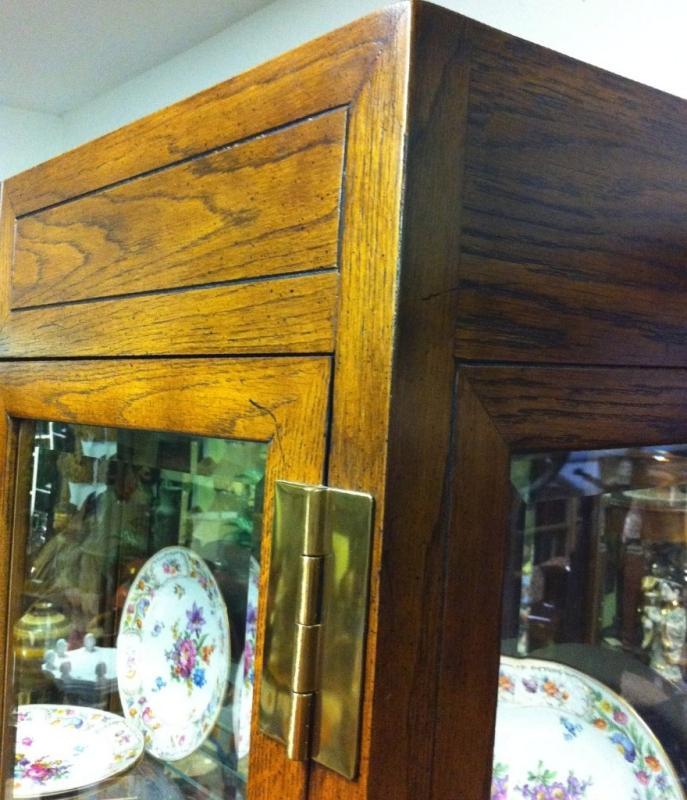 Henredon Lighted Display Case w/beveled glass