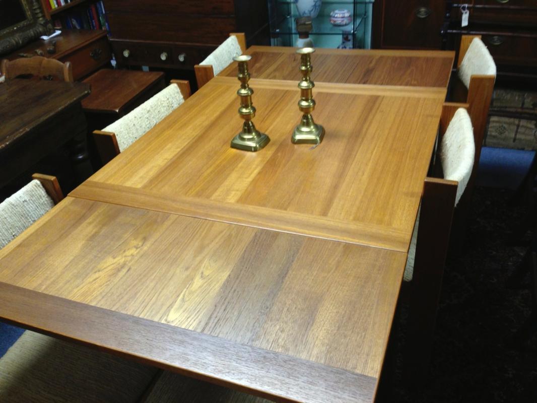 Beautiful Danish Mid-Century / Modern Teak Drop-Leaf Dining Table