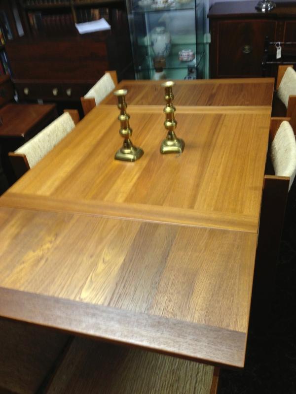 Beautiful Danish Mid-Century / Modern Teak Drop-Leaf Dining Table