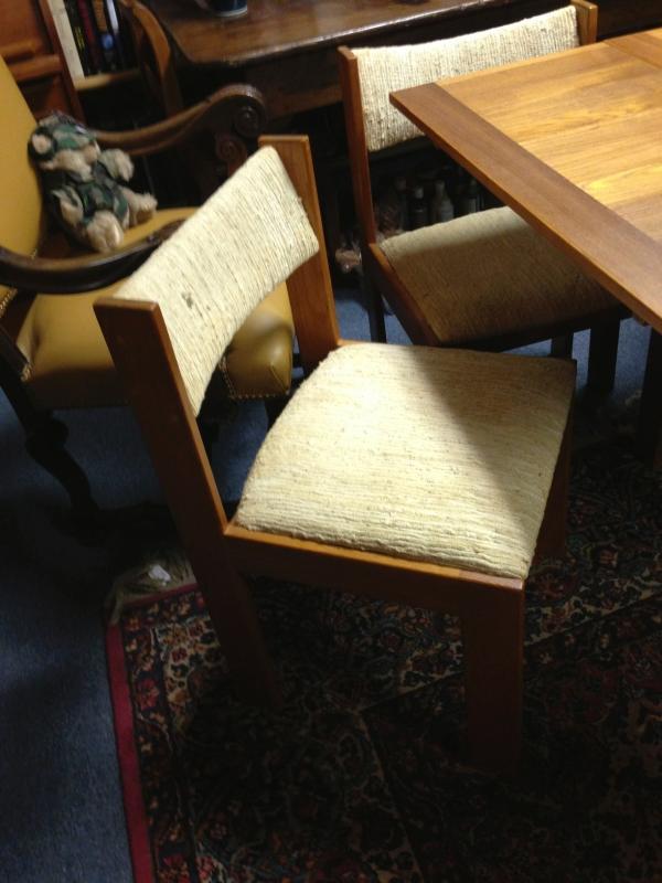 Beautiful Danish Mid-Century / Modern Teak Drop-Leaf Dining Table