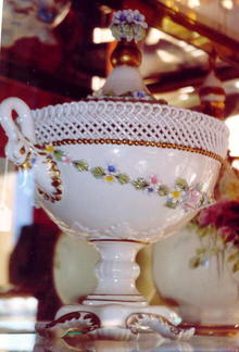 Capodimonti Reticulated Bowl & Cover