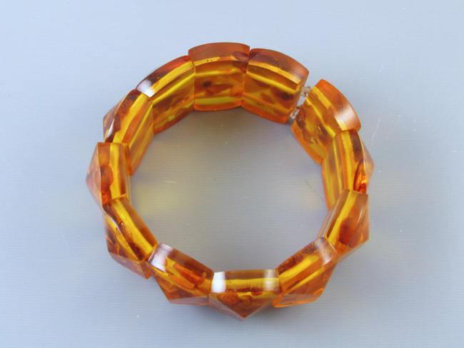Pair of vintage Art Deco geometric faceted Baltic amber stretch expansion cuff bracelets
