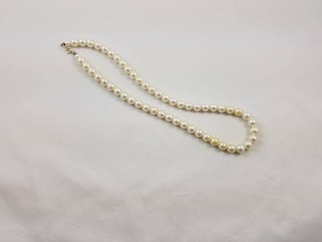 Lot 8 vintage costume bead necklaces / winter white / puca beads / faux pearl / puca shell / wood / purple / red / sautoir / choker / opera