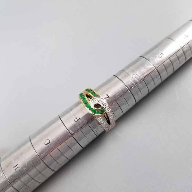 Modern estate 10k two tone yellow and white gold channel set emerald and diamond intertwined band ring, size 7
