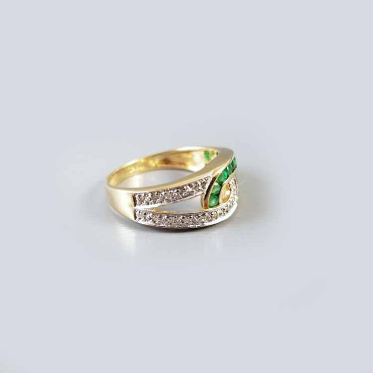 Modern estate 10k two tone yellow and white gold channel set emerald and diamond intertwined band ring, size 7