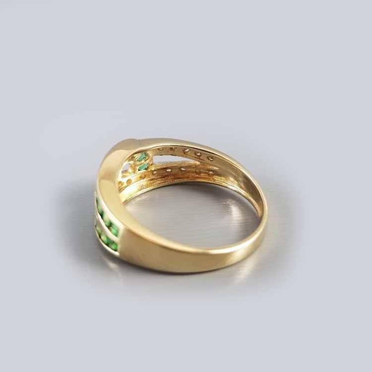 Modern estate 10k two tone yellow and white gold channel set emerald and diamond intertwined band ring, size 7
