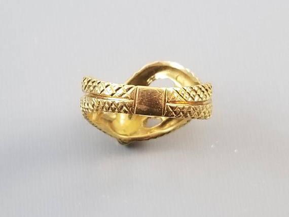 Vintage 18k gold diamond textured snake ring, 1972, unisex, size 9-1/2, English London Assay Office maker marked, 8.2 grams
