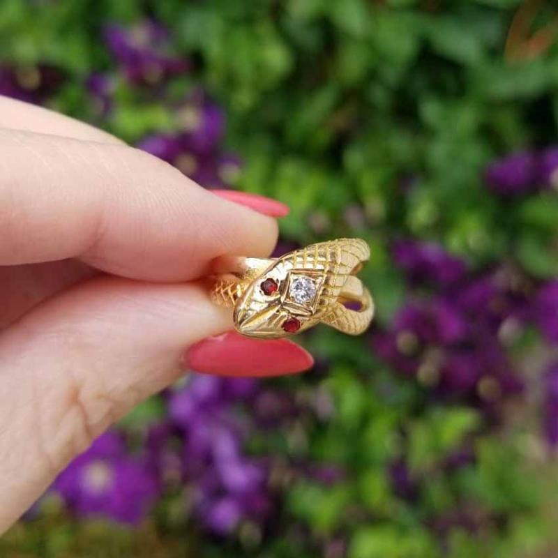 Vintage mid century 14k gold textured snake ring, diamond head, garnet eyes, size 5-1/4