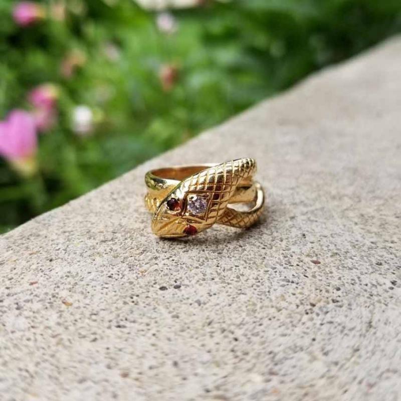 Vintage mid century 14k gold textured snake ring, diamond head, garnet eyes, size 5-1/4