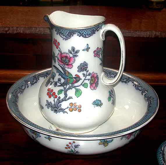 83.5793 American Wash Set with Birds and Floral Patterns.
