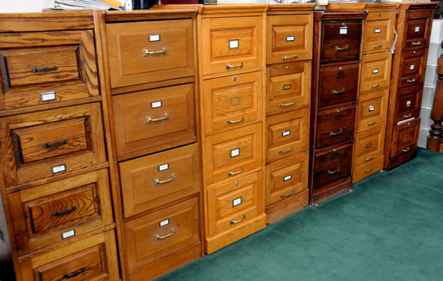 23.076 Fantastic Four-Drawer Oak Filing Cabinet