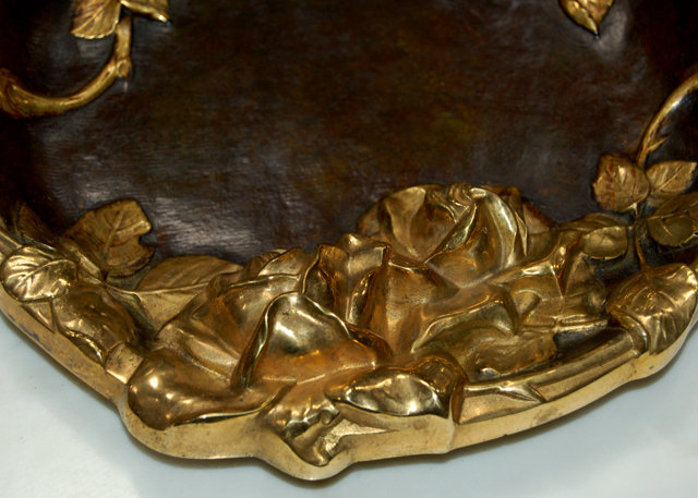6805 Round Bronze Plate with Grape Vines
