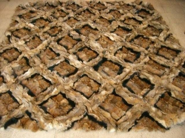 7083 Gray Fox Skin Rug (Diagonal Pattern)