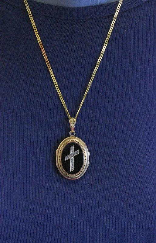 Victorian Onyx & 18K. Gold Locket with Tested Diamonds Cross - Pristine - High Rarity