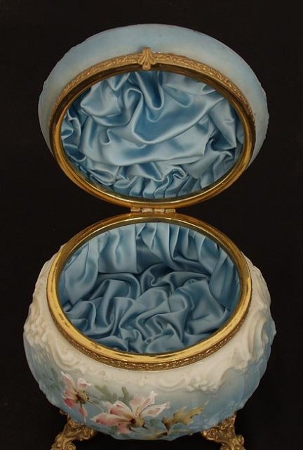 Large Nakara porcelain box