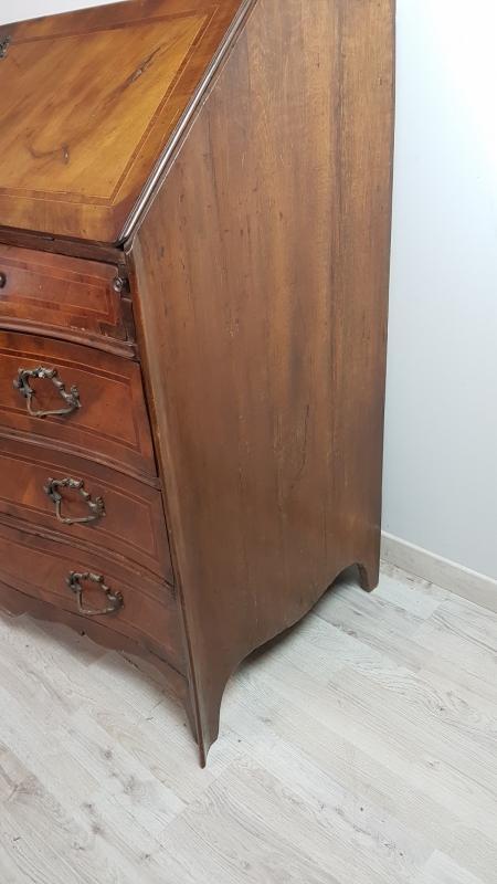 18th Century Italian Louis XV Walnut Chest of Drawers with Secretarie