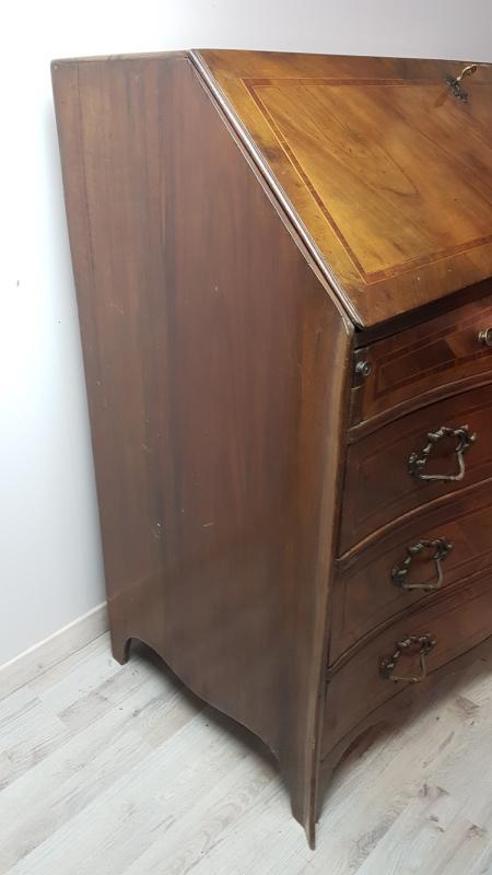 18th Century Italian Louis XV Walnut Chest of Drawers with Secretarie