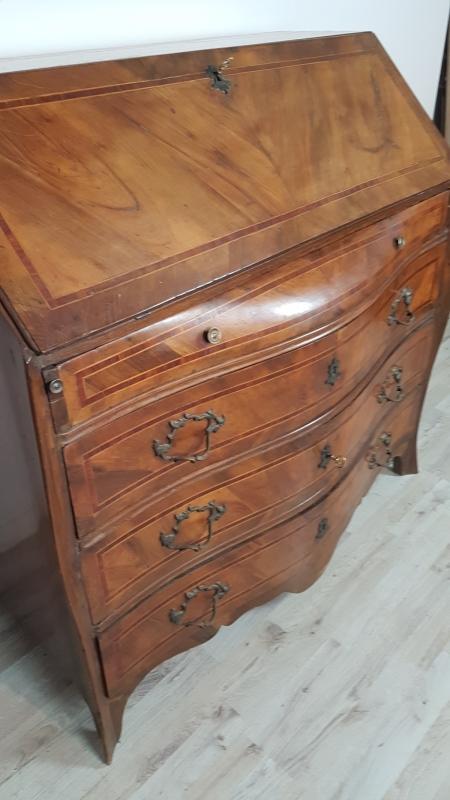 18th Century Italian Louis XV Walnut Chest of Drawers with Secretarie