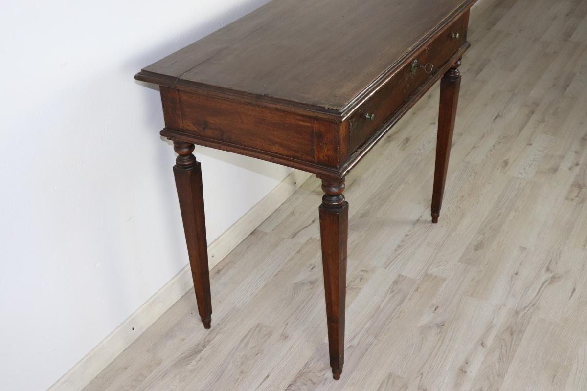 18th Century Italian Louis XVI Walnut Wood Writing Desk