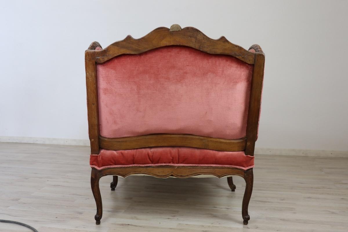 18th Century Italian Carved Walnut Chaise Longue with Velvet