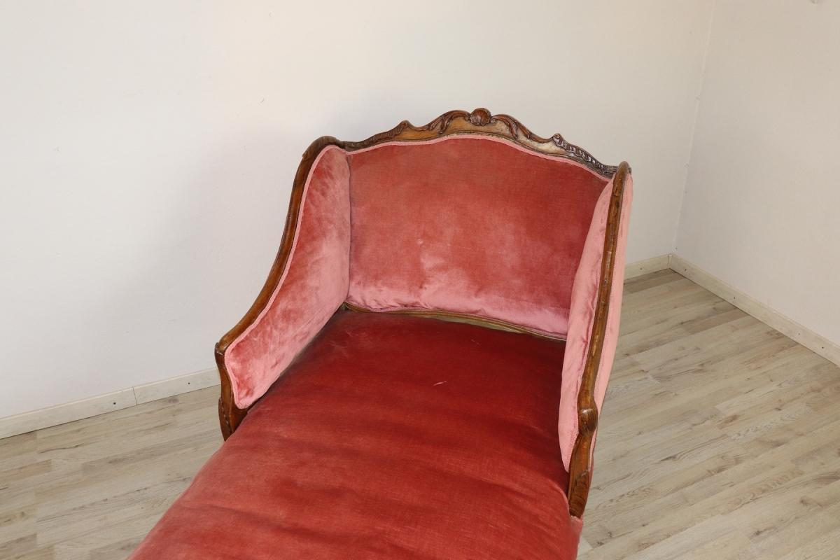 18th Century Italian Carved Walnut Chaise Longue with Velvet