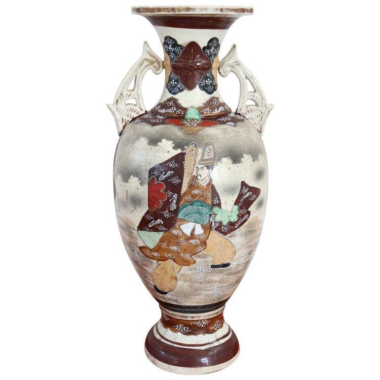 20th Century Japanese Vintage Artistic Satsuma Vase in Decorated Ceramic