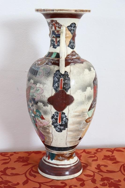 20th Century Japanese Vintage Artistic Satsuma Vase in Decorated Ceramic