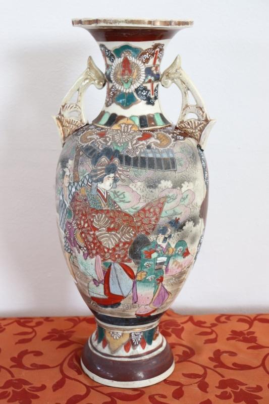 20th Century Japanese Vintage Artistic Satsuma Vase in Decorated Ceramic
