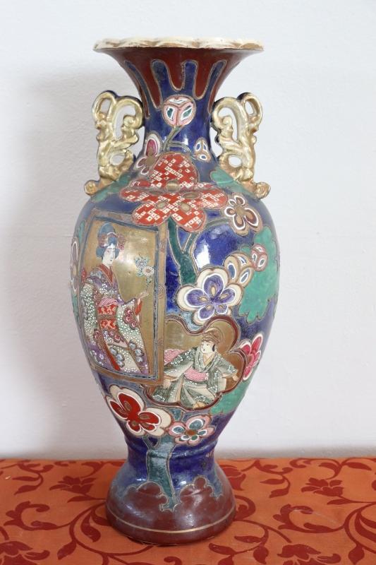 20th Century Japanese Vintage Artistic Satsuma Vase in Decorated Ceramic