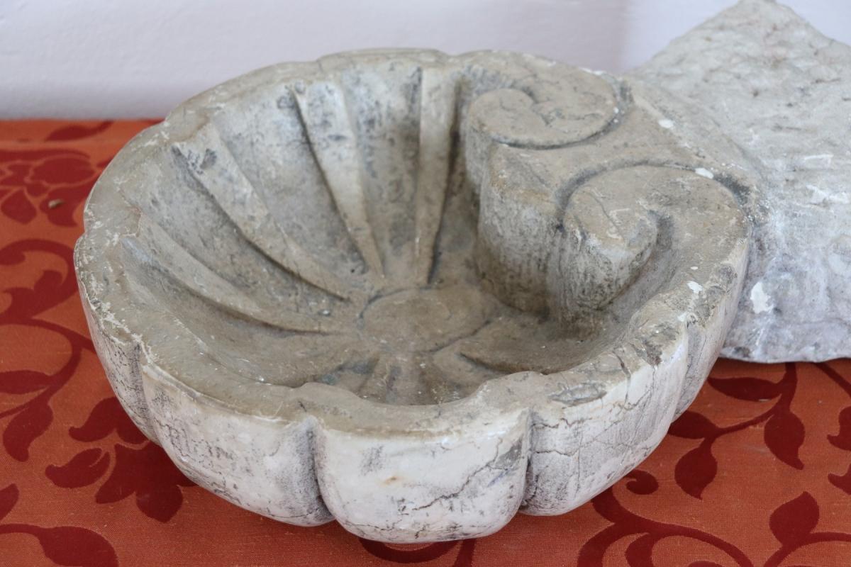 18th Century Italian Antique Baroque Hand Carved Marble Seashell Font