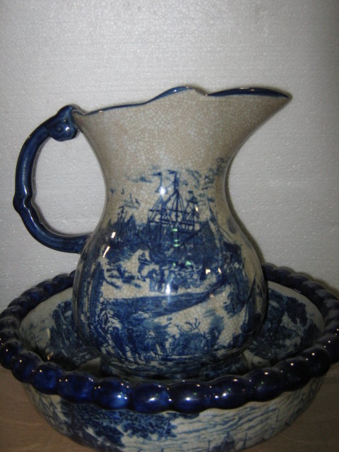 Pitcher and bowl, Flow Blue