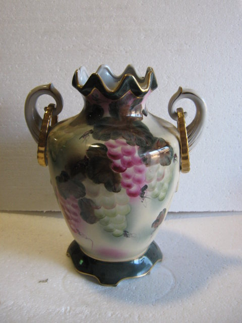 Vase with Painted grapes