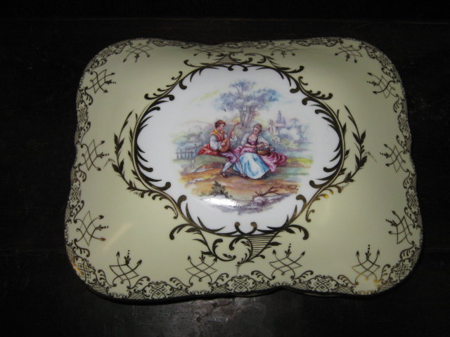 Large Pale Yellow Courting Couple Jewelry Trinket Box