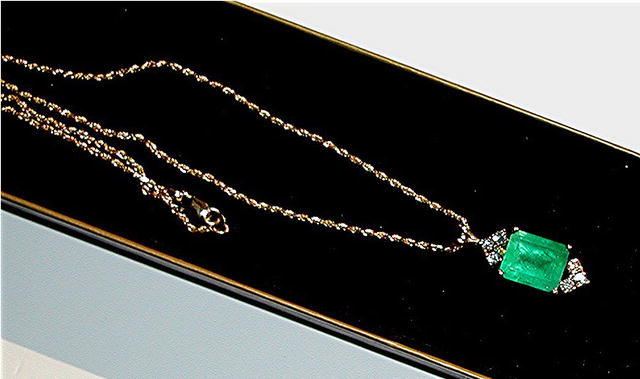6.50 CARAT * EMERALD. DIAMOND PENDANT