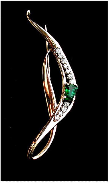 EMERALD 1.10 CARAT * ITALIAN Diamond Brooch.