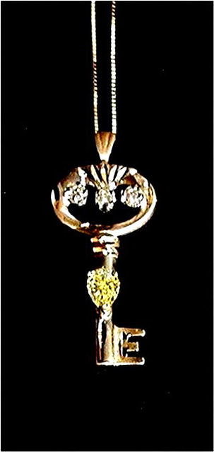 CANARY YELLOW DIAMOND Pear Cut. * Anniversary