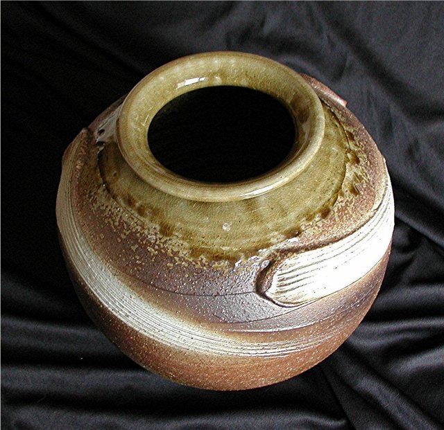 JAPAN * Earthenware Signed Studio Vase