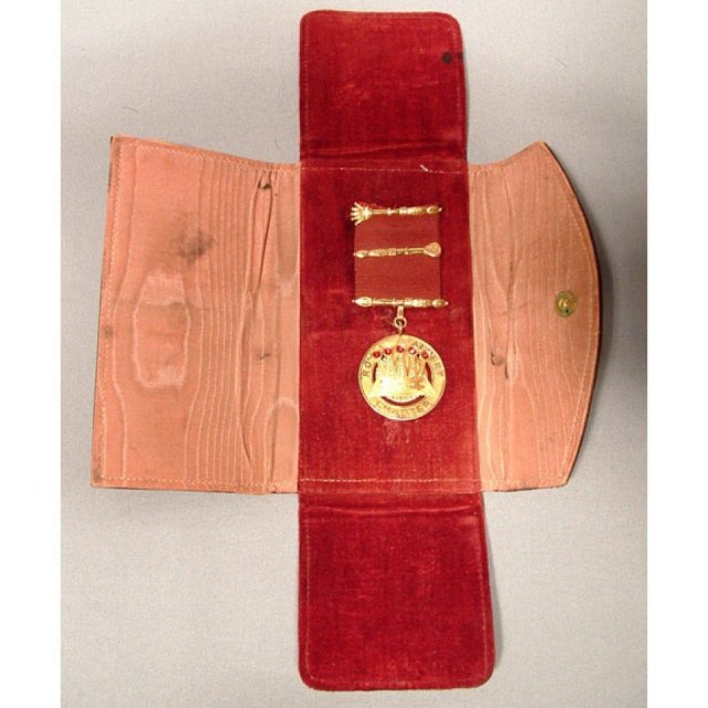 SOLD Solid gold Royal Albert Chapter Masonic freemasonry Jewels Regalia Medal